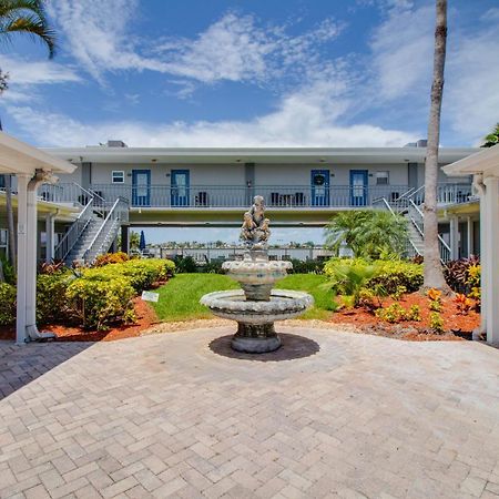 102-Tiny Treasure-Waterfront With Heated Pool Apartment Сейнт Пийт Бийч Екстериор снимка