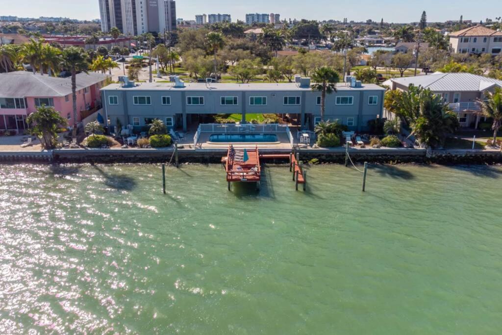 102-Tiny Treasure-Waterfront With Heated Pool Apartment Сейнт Пийт Бийч Екстериор снимка