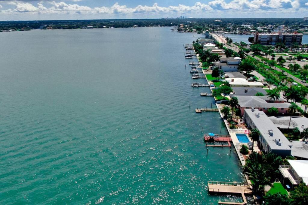 102-Tiny Treasure-Waterfront With Heated Pool Apartment Сейнт Пийт Бийч Екстериор снимка