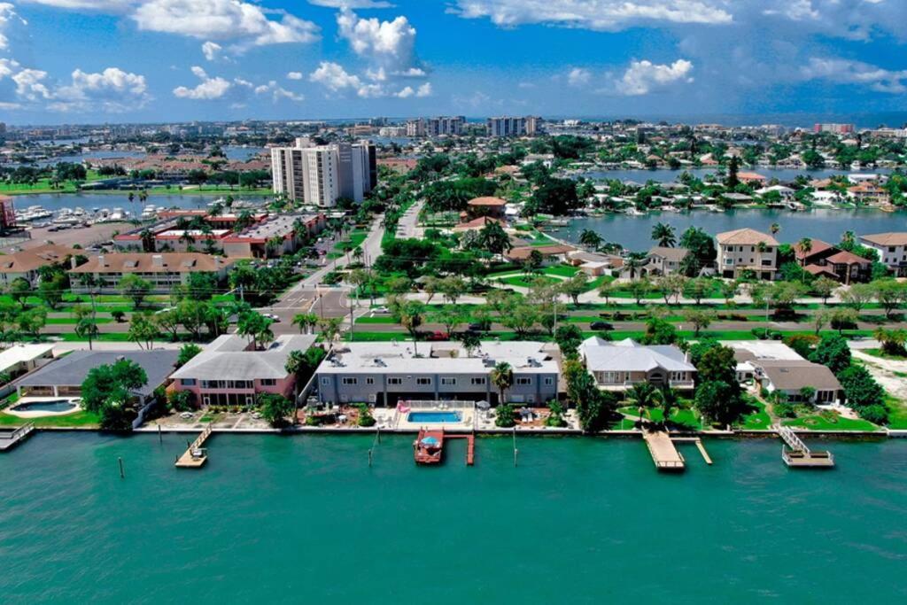 102-Tiny Treasure-Waterfront With Heated Pool Apartment Сейнт Пийт Бийч Екстериор снимка