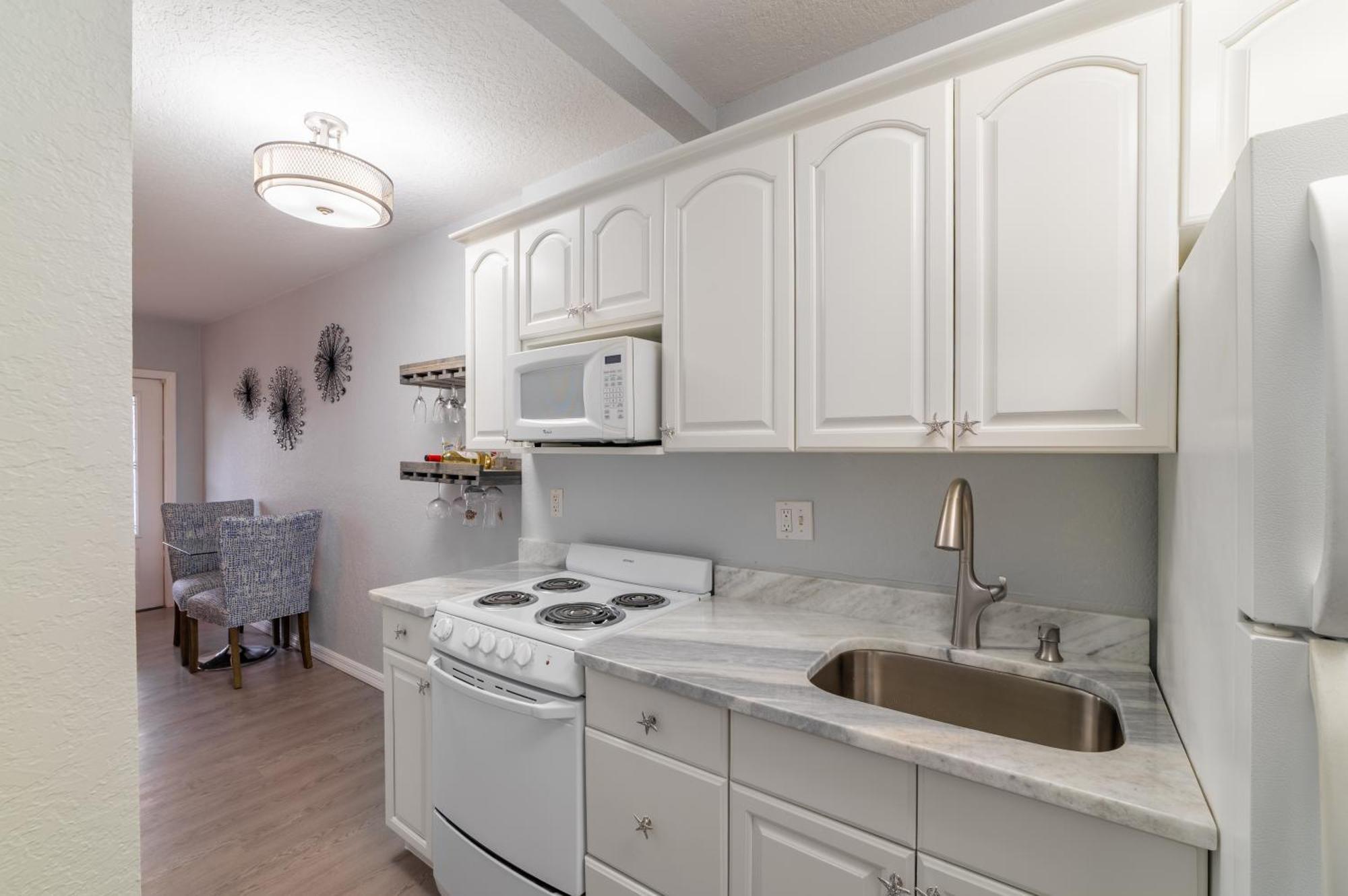 102-Tiny Treasure-Waterfront With Heated Pool Apartment Сейнт Пийт Бийч Екстериор снимка