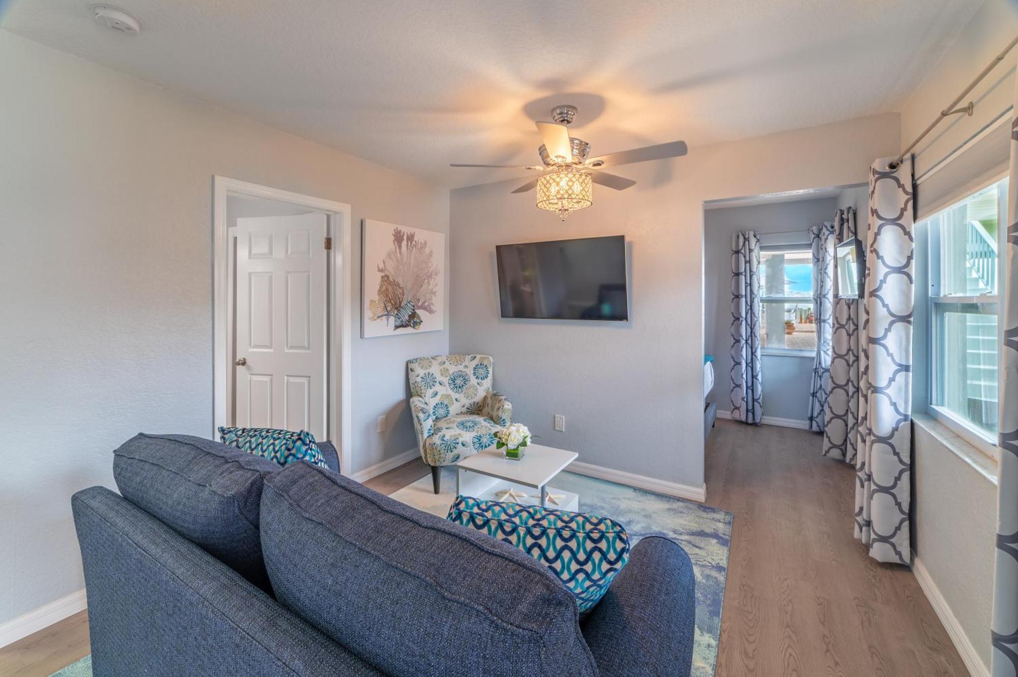 102-Tiny Treasure-Waterfront With Heated Pool Apartment Сейнт Пийт Бийч Екстериор снимка
